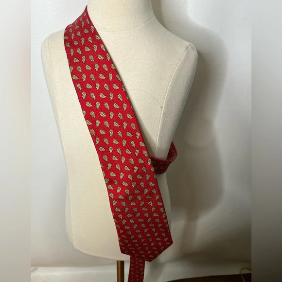 Vineyard vines men’s red pinecone 100% silk necktie - Picture 1 of 2